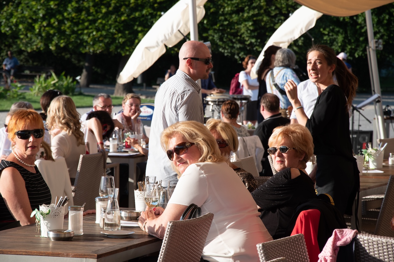 Augarten Sommernacht 2016: Oye Como Va im Cafe Restaurant Augarten